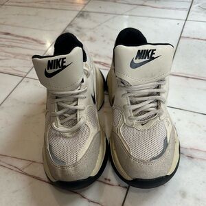 Nike Women's Sneakers in Cream and Black